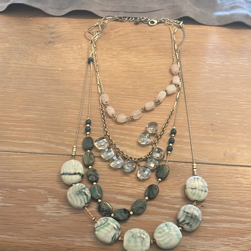 Eye catching necklace 4 strand